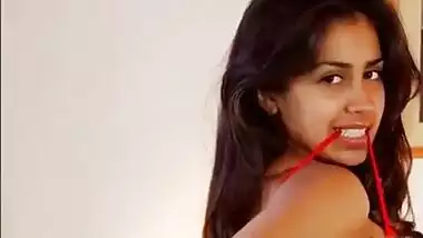 Young Indian Babe Has A Raging Orgasm
