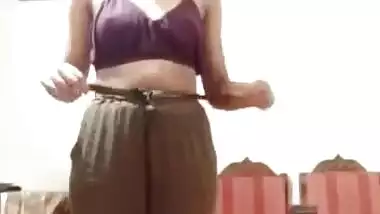 Bangladeshi girl showing small round boobs