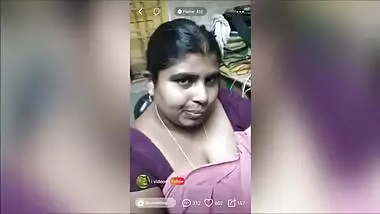 Desi BBW with XXX decollete looks provocatively during selfie sex clip