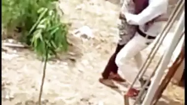 Indian lovers caught making out outdoor in backyard in Desi mms video