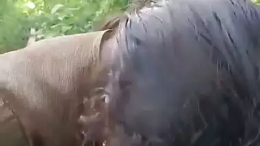 Desi Tamil lady gives an Indian blowjob in the jungle