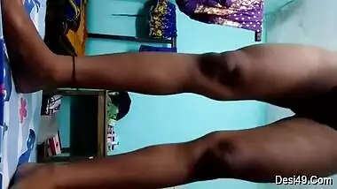 Desi Girl Showing Her Pussy