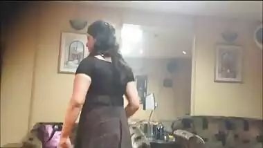 paki wife dacing for her hubby