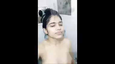 Showering desi beauty video