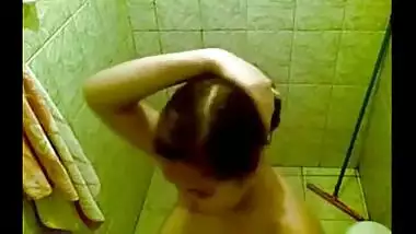 Indian sex of desi mature bhabhi caught during bath