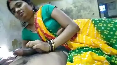Indian village sex - Bhojpuri handjob and blowjob