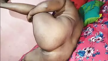 Indian girl cum show with dildo