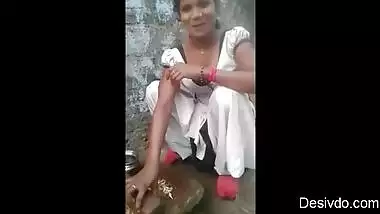 Desi village girl show her big boobs