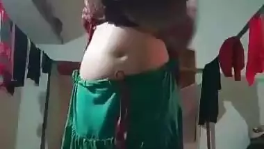 Horny Bhabi show her boob