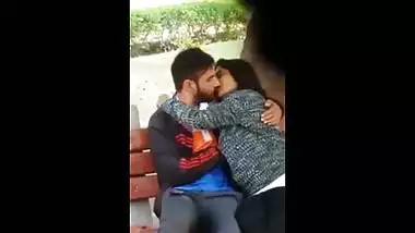 Indian pair outdoor desi mms sex scandal leaked online