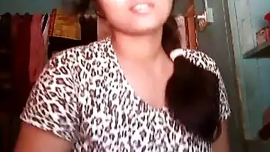 Desi cute bhabi show her hot boobs