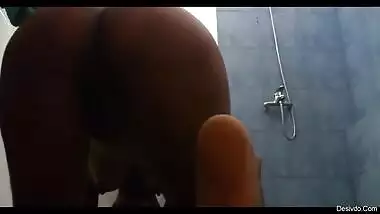 Desi newly married wife fucking in bathroom in new style with loud moaning