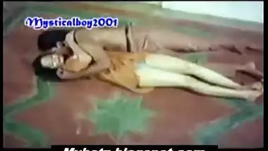 white sexy tamil chennai aunty love making scene on floor with servant