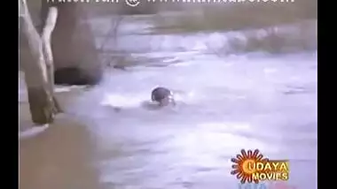 Mallu Couple Get SEx In Water