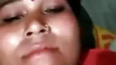 Desi Bhabi Showing pussy on VIdeo Call