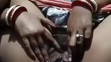 Sexy Desi Bhabhi Fingering