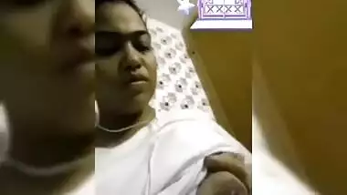 Desi Girl Showing Boob And Pussy On VideoCall