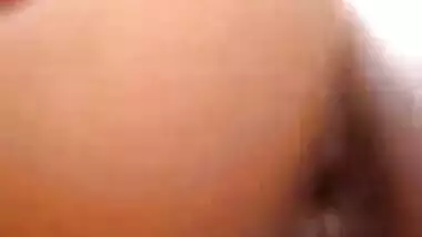 Indian girl nearly faints of pain as her boyfriend puts both his hands fully inside her pussy