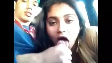Desi lover sucking cock in car