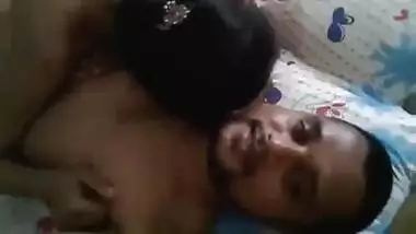 Relaxed Indian guy films himself with GF after successful XXX chudai