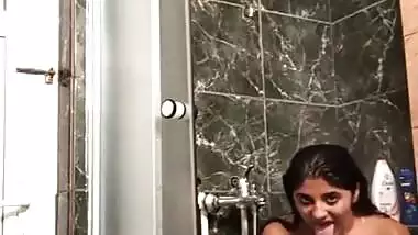 Today Exclusive-sexy Nri Girl Bathing Part 1