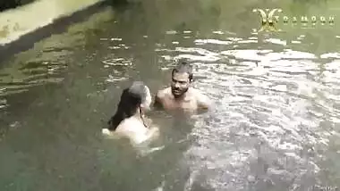 Today Exclusive-dirty Big Boobs Bhabi Bath In Pond With Handsome