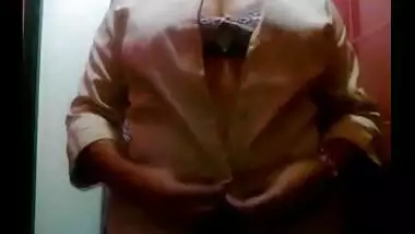 Indian Aunty Getting Naked Office Bathroom