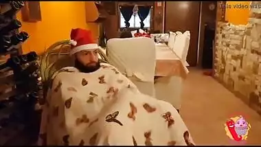 Christmas Porn – Santa’s Helper Sucking A Penis