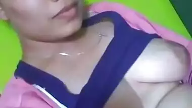 desi girl in salwar top hot boob and pussy rubbing show