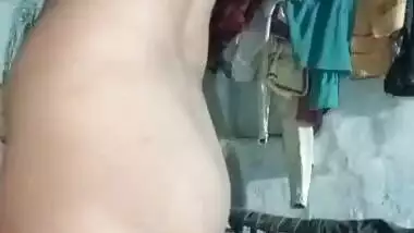 Desi cute girl show her big boob and pussy