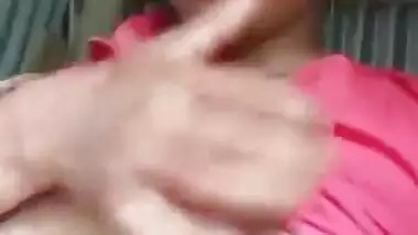 Desi cut girl show her boob and pussy