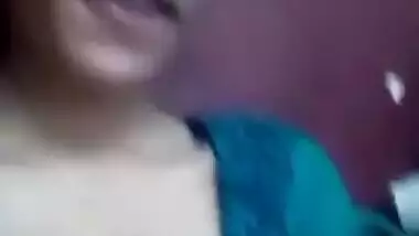 Desi Babe Showing Boobs on VC