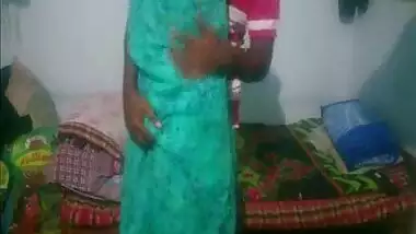 Bhojpuri chachi aur bhatije ki choda chodi ka sex tape