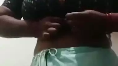 Busty Bhabhi showing her huge boobs