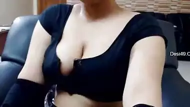 Cam Model In Today Exclusive-famous Desi Showing Her Boobs And Pussy Part 2