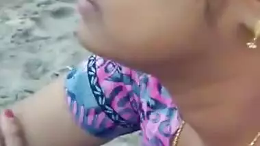 desi aunty bra visible in beach side