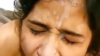 A Nagpur slut swallows cum in Marathi sex