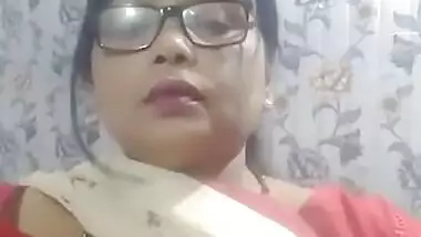 Sexy Indian Milf Showing Boobs And Pussy