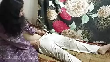 Indian uncle did hardcore anal fucking on the pretext of leaving his wife's best friend in the party
