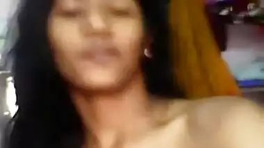 Teen Kerala girl showing her naked body for first time