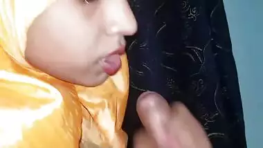 pakistani muslim girl with hijab sucking 1