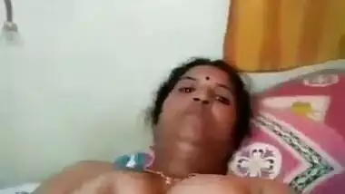 Badi boob aunty solo MMS