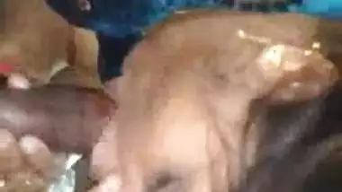 New desi MMS video of horny Desi Bhabhi sucking dick