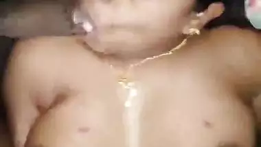 Desi whore giving blowjob and getting fucked